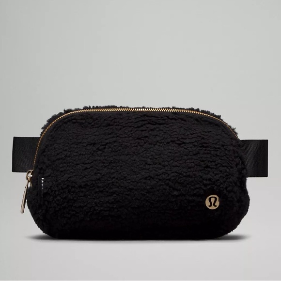 Lululemon Everywhere Belt Bag 1L Fleece - Picture 4 of 10